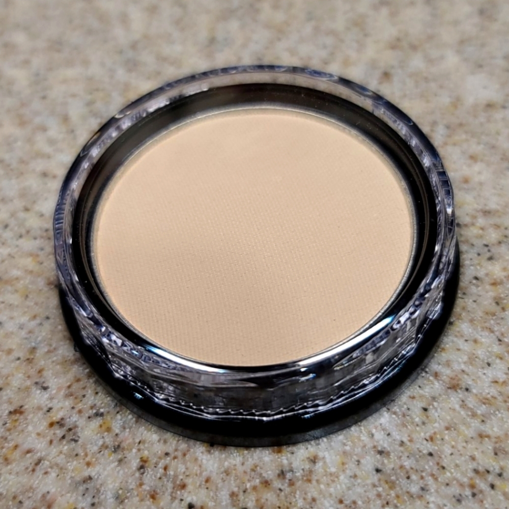 BEST SELLER  EYE SHADOW French Vanilla Matte